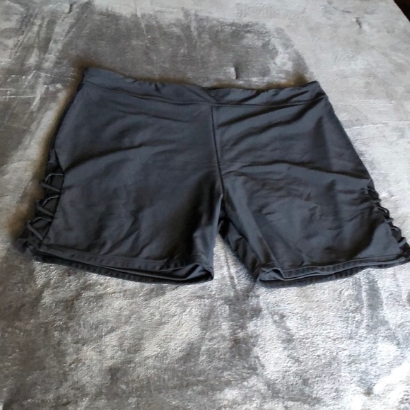 Women’s size 3X black spandex shorts with mesh side - Picture 1 of 7